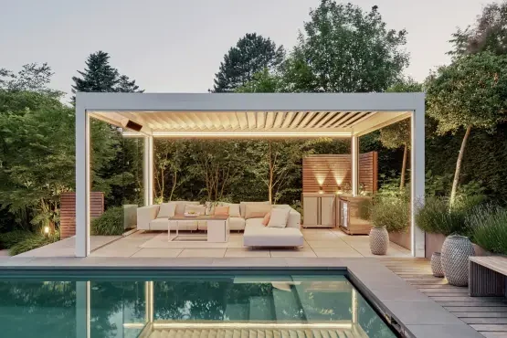 Lamaxa L60 Pergola mit integrierter Entwässerung und Designoptik