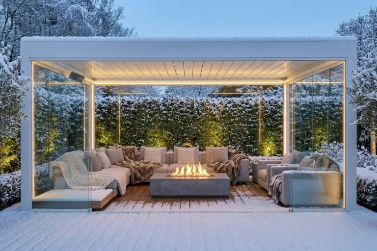 Überdachte Terrasse mit Pergola im Winter für ganzjährige Nutzung
