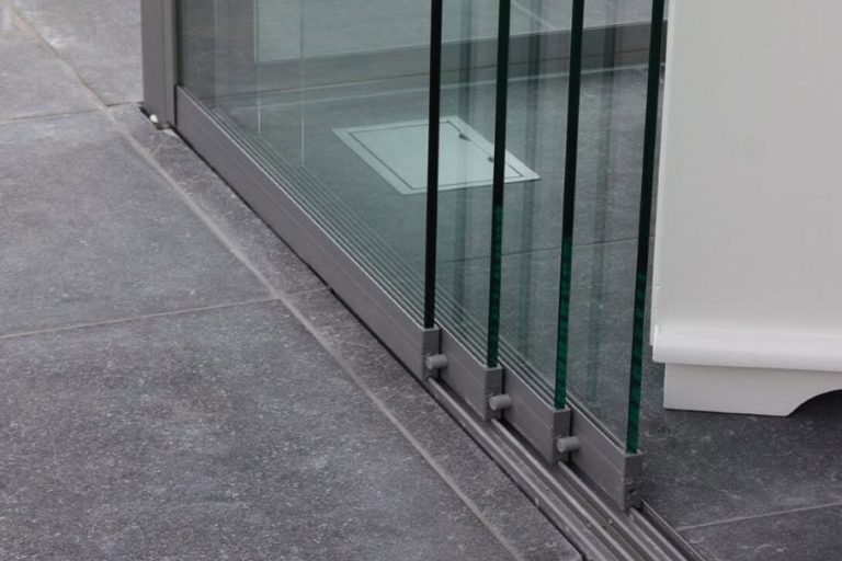 Glasschiebeelemente für Terrassenüberdachung zur ganzjährigen Nutzung