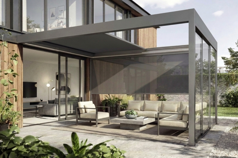 Pergola mit Stoffdach und seitlichem Sonnenschutz